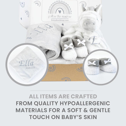 Baby Box Shop - Presentes personalizados para bebês - Cobertor de bebê personalizado e edredom de bebê zebra personalizado com botinhas de algodão cinza e branco, ideais para presentes de batizado