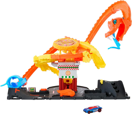 Hot Wheels Let's Race Netflix - Juego de pistas de coches de juguete urbanos, Pizza Slam Cobra Attack, pista en espiral de cola de serpiente con aleatorizador, 1 vehículo a escala 1:64, HTN81
