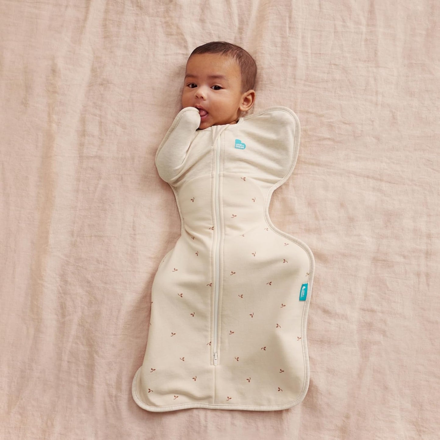 Love To Dream™ Swaddle UP™, Tamanho Pequeno (3,5-6 kg) - Cor Aveia, Ajuste Perfeito, Favorece uma Rotina de Sono Saudável, 1,5 Tog para Temperaturas Amenas (18-22°C), Algodão Fleece Lavável à Máquina, 2 Zíperes para Facilitar a Troca de Fraldas