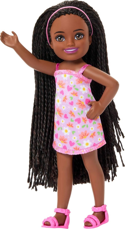 Barbie Club Chelsea Boneca Pequena, 15 cm (6 polegadas), Ari com Cabelo Trançado, Vestido Removível com Estampa Floral e Sandálias Rosa, JJB34