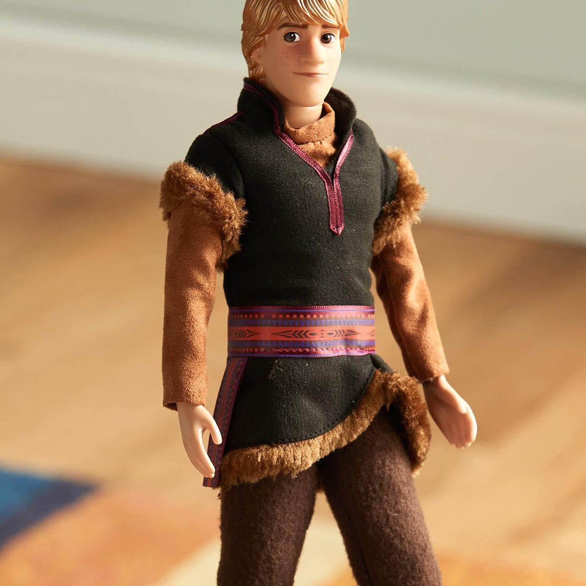 Disney Boneco Clássico Kristoff de Frozen (32 cm) – Brinquedo Oficial de Personagem da Disney Store