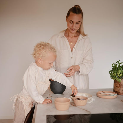 Mushie Tigela de silicone com ventosa, tigela antiderrapante com ventosa para bebês e crianças pequenas, material: silicone de qualidade alimentar, pode ser lavada na lava-louças e usada no micro-ondas (rosa claro)