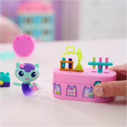 Gabby’s Dollhouse Figura MerCat Bobble da Série Celebration com Mobília e Acessórios para Casa de Bonecas, Brinquedo Infantil para Meninas e Meninos a partir de 3 Anos