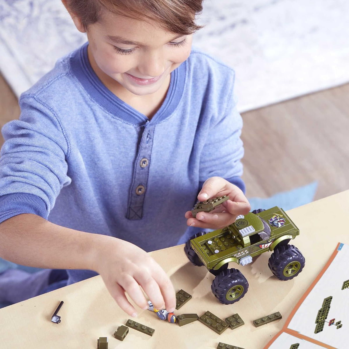 Mega Conjunto de Montagem Hot Wheels Monster Truck V8 Bomber com 86 Peças