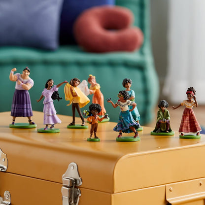 Disney Store Playset oficial de estatuetas Encanto Deluxe, Encanto, 9 peças, figuras detalhadas do Encanto, incluindo Mirabel, Dolores, Camilo, Bruno, Antonio, Luisa, Isabela, Julietta e Pepa, para maiores de 3 anos