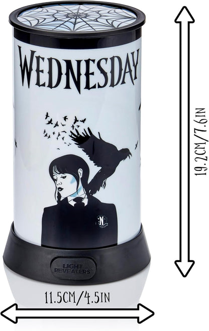 WOW! STUFF Light Revealers Wednesday Addams Night Light - Luminária com cena 360° e desligamento automático - Alimentada por USB ou bateria - Decoração de quarto portátil para crianças e adultos - Presente oficial