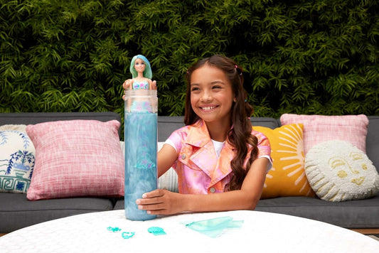Muñeca Barbie Color Reveal y accesorios con 6 sorpresas de unboxing, Serie Sirena con cabello que cambia de color, HRK12