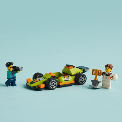 LEGO  Brinquedo de carro de corrida City Green para meninos e meninas de 4 anos ou mais, kit de construção de veículos de corrida de estilo clássico, com minifiguras de fotógrafo e motorista, presentes para crianças em idade pré-escolar 60399