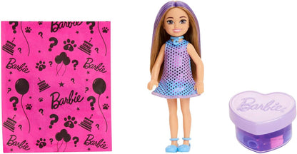 Barbie Festa Unboxed Chelsea Boneca, Série Festa Glamourosa com 6 Surpresas Incluindo Animal de Estimação e Mudança de Cor (Os Estilos Podem Variar), JFY04