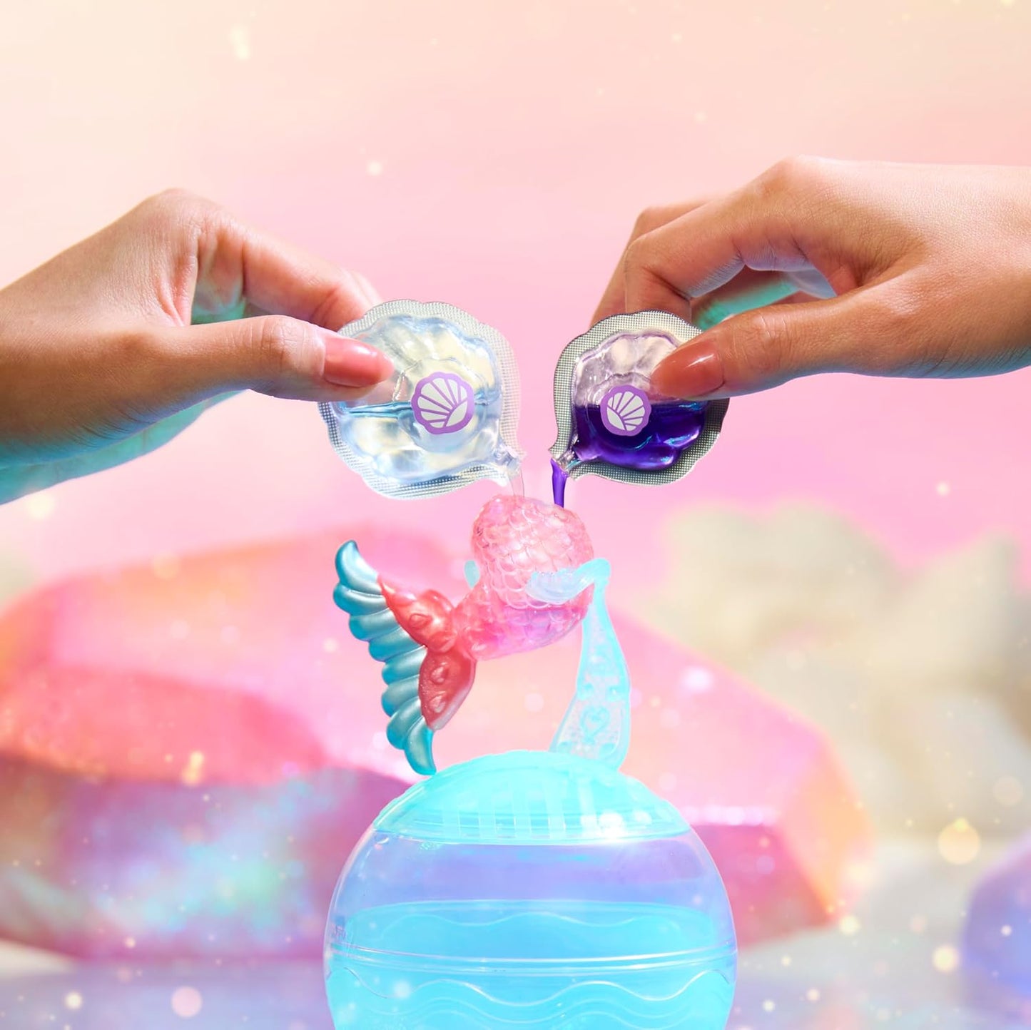 L.O.L. Surprise! Mermaids Makeover Magic Tots – Gloss labial "faça você mesmo" para usar (você e sua boneca), misture e crie maquiagem, diversão com água, 6 bonecas para colecionar – para crianças a partir de 4 anos.