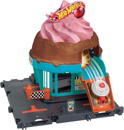 Hot Wheels Let's Race Netflix - City Toy Car Track Set, Pizza Slam Cobra Attack, Snake Tail Spiral Track com Randomizer, 1 veículo em escala 1:64, HTN81