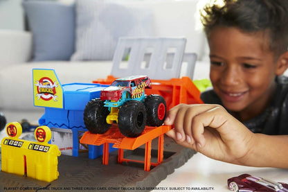 Hot Wheels Brinquedos Monster Trucks, Conjunto Blast Station com 1 HW Demo Derby em escala 1:64 e 3 carrinhos desmontáveis para brincadeira completa, presente para crianças.