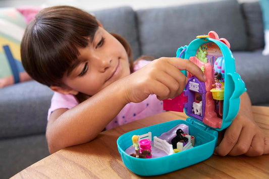 Polly Pocket Pocket World Cactus Cowgirl Ranch compacto com revelações divertidas, bonecas Micro Polly e Shani, 2 figuras de cavalo e folha de adesivos; Para maiores de 4 anos, GKJ46