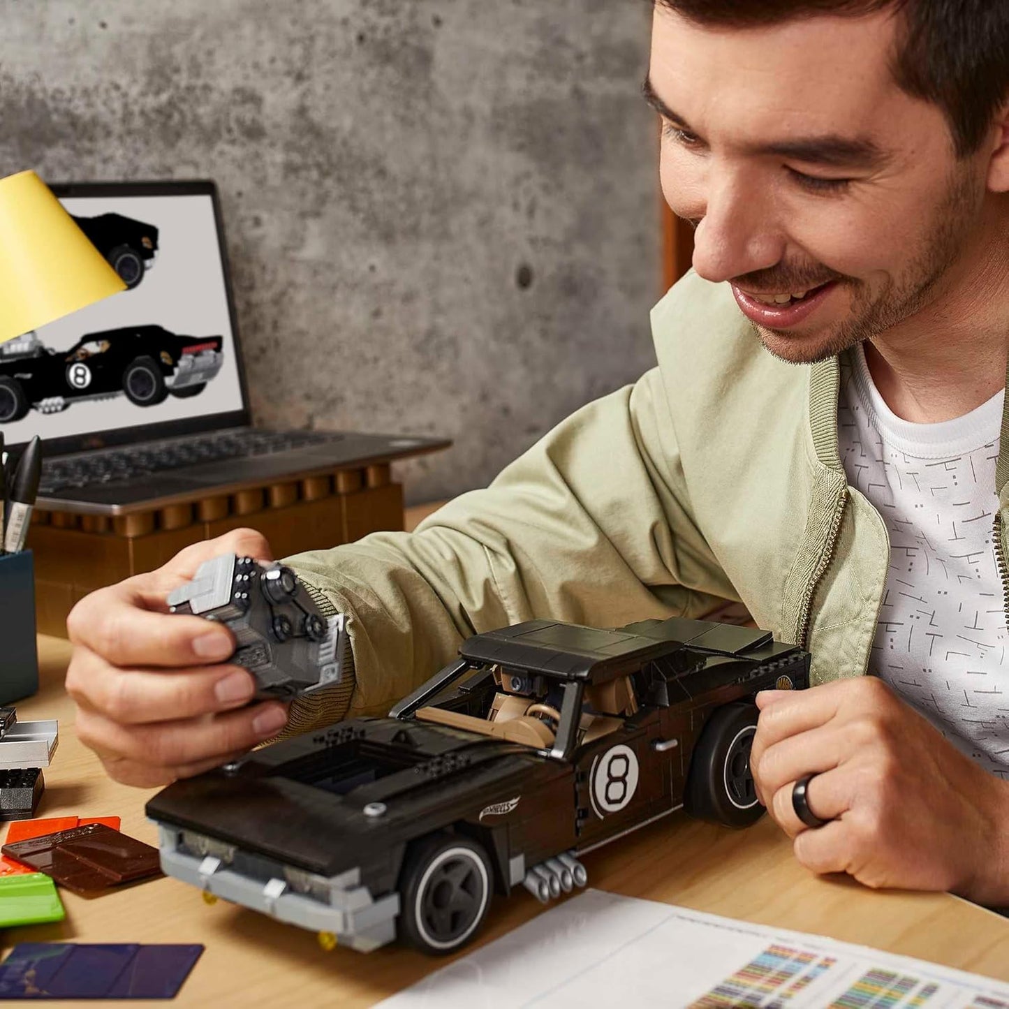 MEGA Hot Wheels Veículo de Montar Colecionável para Adultos, Escala 1:20, Roger Dodger com Recursos de Luxo e Modelo em Metal Fundido, para Fãs e Colecionadores - HDJ98