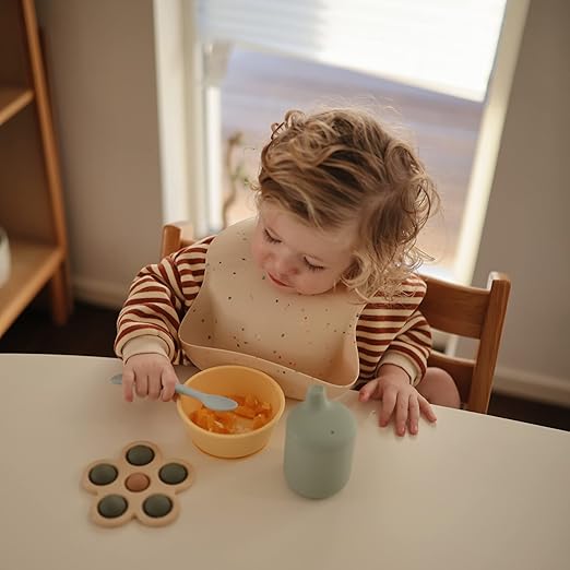 Mushie Babador de Silicone Baby | Babadores Impermeáveis com Ajuste Perfeito | Babadores Fáceis de Limpar para Alimentação do Bebê | 4 Tamanhos Ajustáveis com Bolsos Frontais Fundos | 100% Livre de BPA e Ftalatos