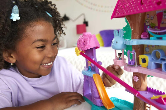 Polly Pocket Casa de boneca com 2 microbonecas e acessórios, carro de brinquedo, diversão e 4 animais de estimação, casa de aventura expansível para animais de estimação, presentes para crianças, HJJ98