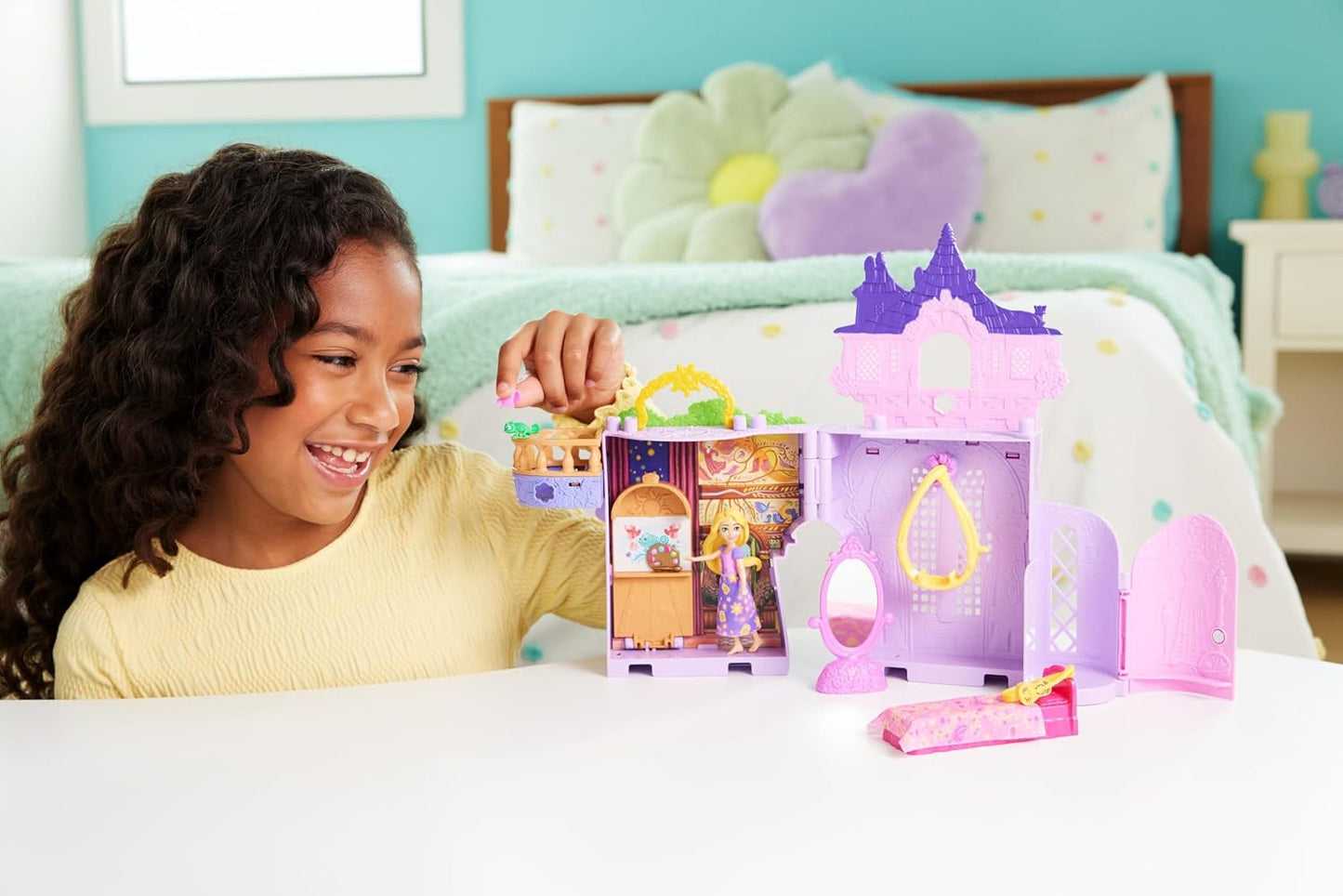 Mattel Conjunto de Brinquedo Casa de Bonecas Disney Princess Rapunzel Storytime Stackers da | Boneca pequena articulada da Rapunzel com saia removível, figura do animal Pascal e 7 acessórios; inspirado em "Enrolados" da Disney (JDP61)
