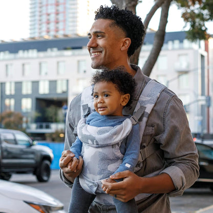 Infantino Canguru Flip Advanced 4 em 1 - Ergonômico, Conversível, Pode Ser Usado Virado para Dentro ou para Fora, para Bebês Recém-Nascidos e Crianças de 3,6 a 14,5 kg, Camuflagem Azul