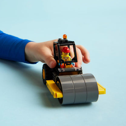 LEGO Rolo compressor de construção de cidade, veículo de brinquedo para meninos, meninas e crianças a partir de 5 anos, conjunto de construção de caminhão modelo com minifigura de trabalhador, brinquedos de engenharia, pequena