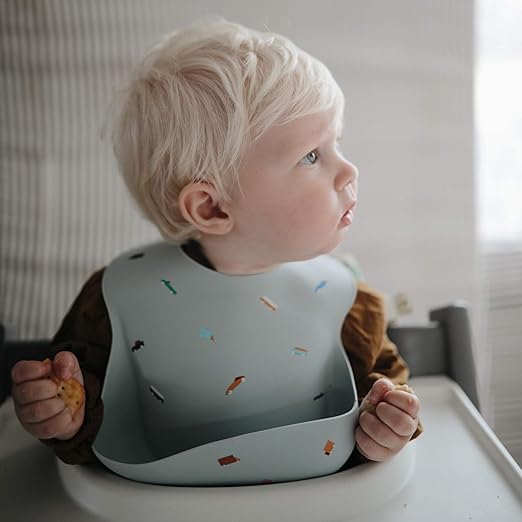Mushie Babador de Silicone Baby | Babadores Impermeáveis com Ajuste Perfeito | Babadores Fáceis de Limpar para Alimentação do Bebê | 4 Tamanhos Ajustáveis com Bolsos Frontais Fundos | 100% Livre de BPA e Ftalatos