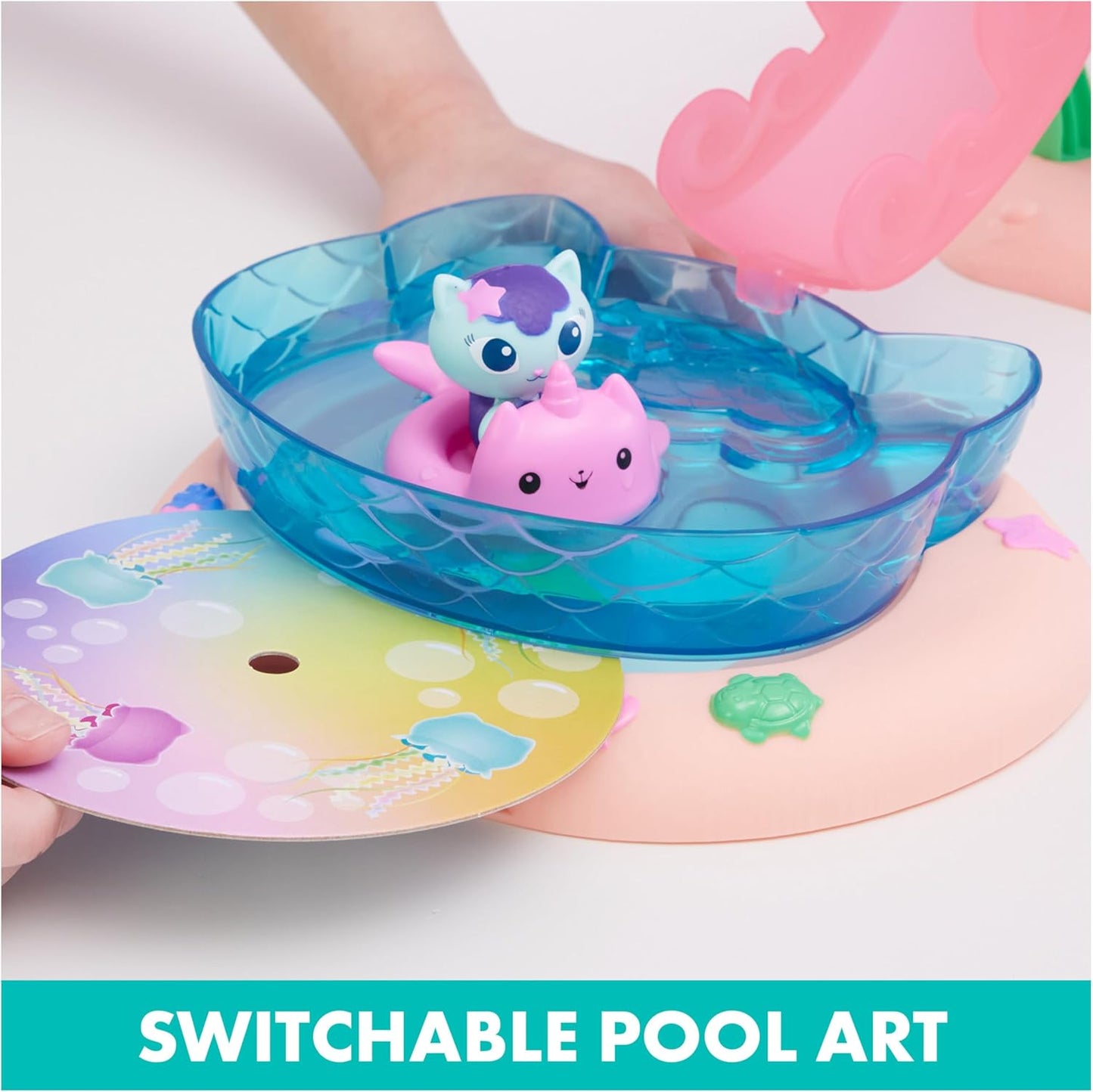 Gabby’s Dollhouse, Piscina de Brincar Purr-ific com Figuras da Gabby e da Sereia Gata, Caudas de Sereia que Mudam de Cor e Acessórios para Piscina - Brinquedo Infantil para Crianças a partir de 3 Anos - Azul