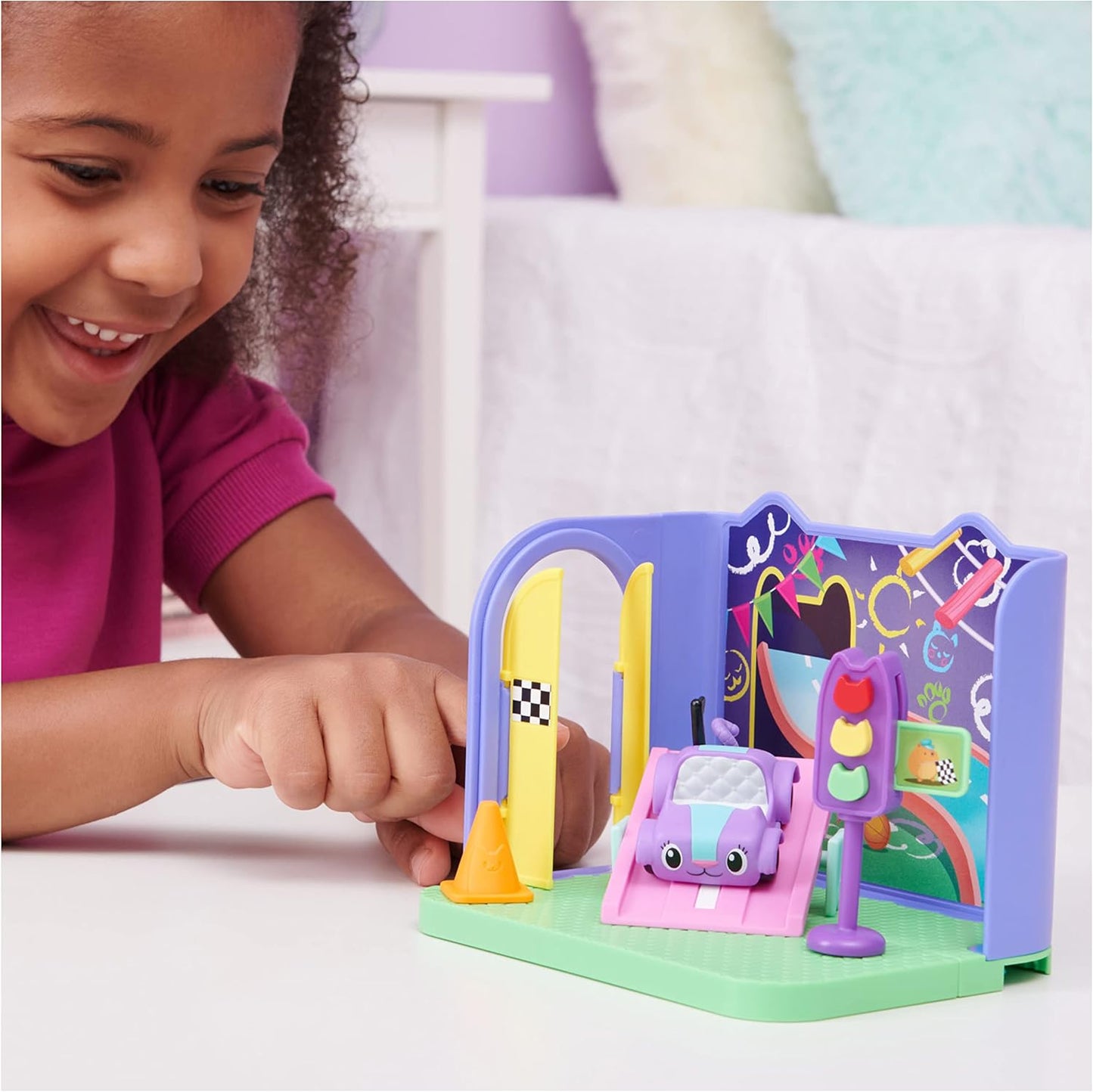 Gabby's Dollhouse, Sala de Música Groovy com Figura de Catnip do Daniel James, 2 Acessórios, 2 Móveis e 2 Entregas & Sala de Brincar Carlita Purr-ific com Carrinho de Brinquedo Carlita e Acessórios