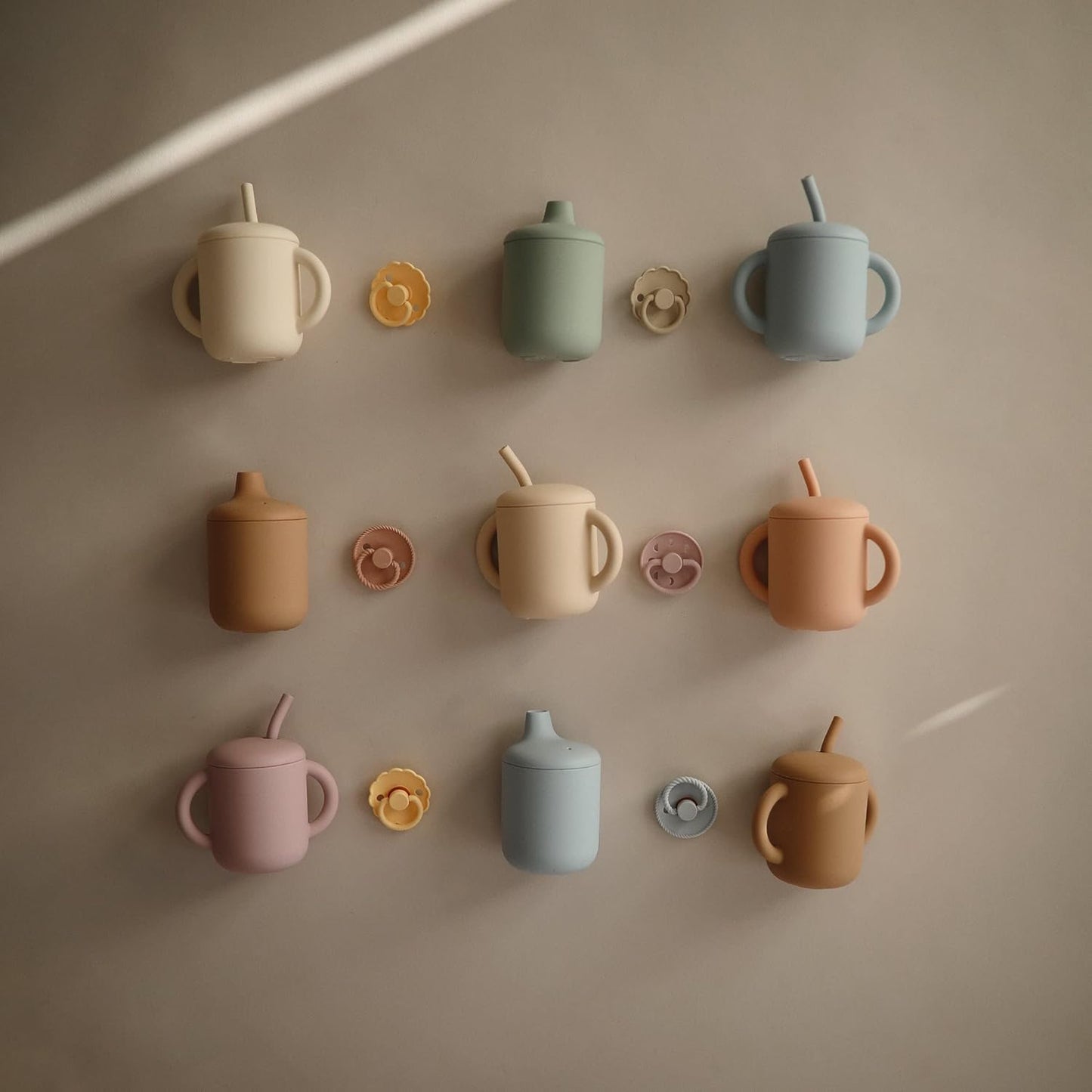 Mushie Copo de Treinamento em Silicone com Canudo | Copo de Transição para Bebês a partir de 6 Meses | Capacidade: 175 mL | Tampa Removível | Material: Silicone de Grau Alimentício | Pode ser lavado na lava-louças e usado no micro-ondas