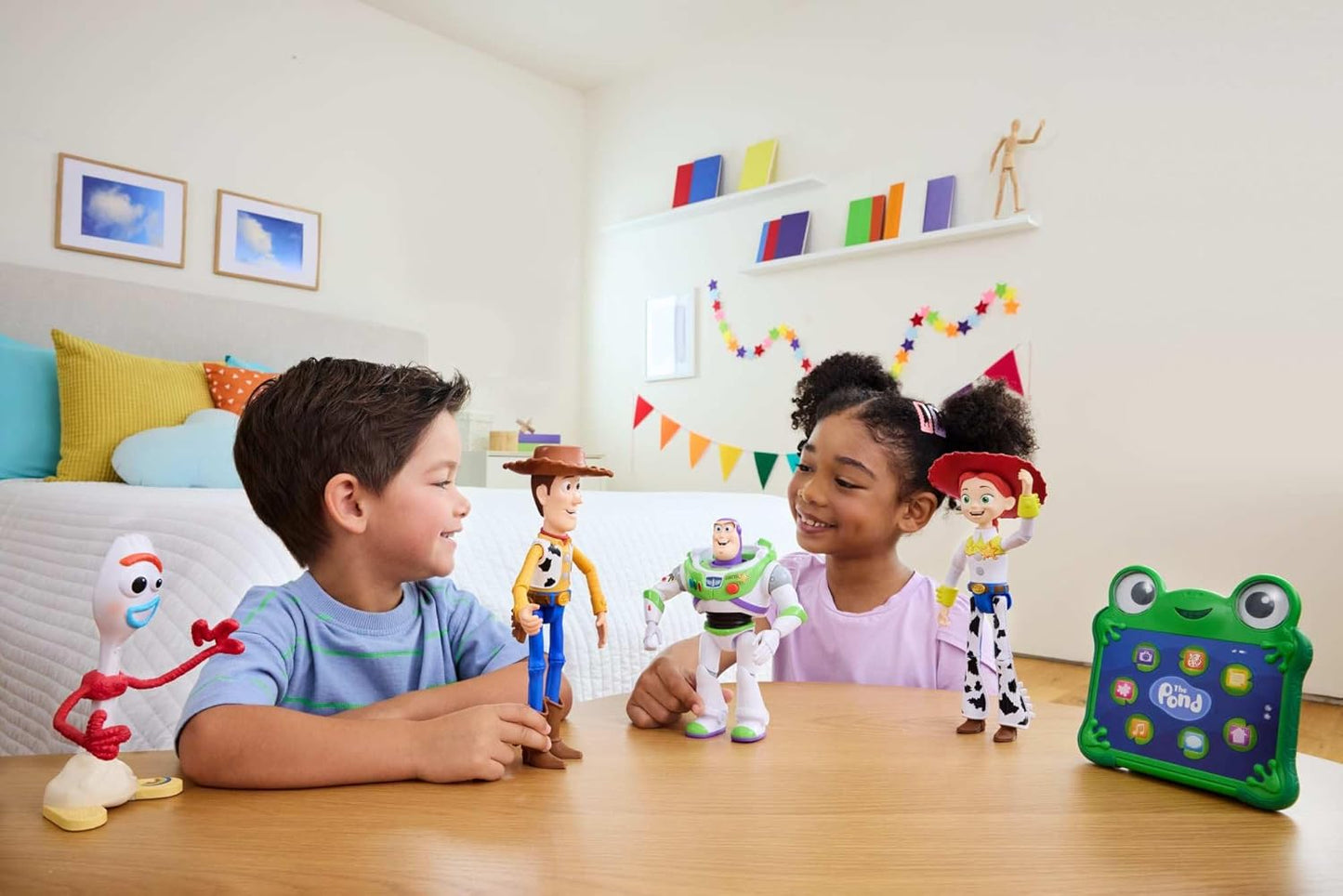Mattel Disney e Pixar Toy Story 5 Figuras Interativas Falantes, Escala de 7 Polegadas, Frases do Filme e Interagem com Outros na Fila, Personagens Variados, JKV27