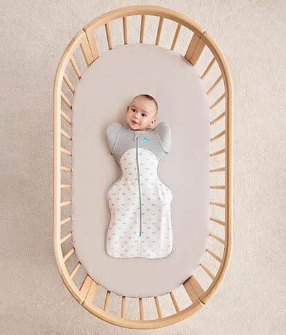 Love To Dream Manta de Transição Swaddle Up, Tamanho Médio (6-8,5 kg), Cor North Star Branca, Ajuste Perfeito, Abas Removíveis com Zíper, 1,5 Tog, Adequada para Temperaturas Amenas (18-22°C), Lavável à Máquina e Dupla Face