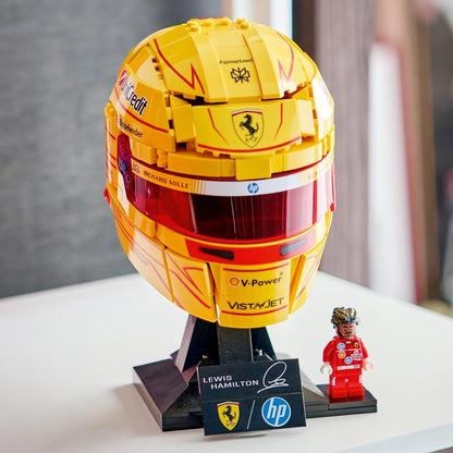 LEGO Capacete Editions Scuderia Ferrari HP Lewis Hamilton - Produto Oficial de F1 - Kit de Modelo para Exibição com Minifigura Colecionável - Presente para Meninos a partir de 14 Anos e Fãs Adultos de Automobilismo