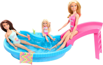 Barbie Boneca e conjunto de piscina, loira em maiô rosa tropical de uma peça com piscina, escorregador, toalha e acessórios para bebidas, HRJ74