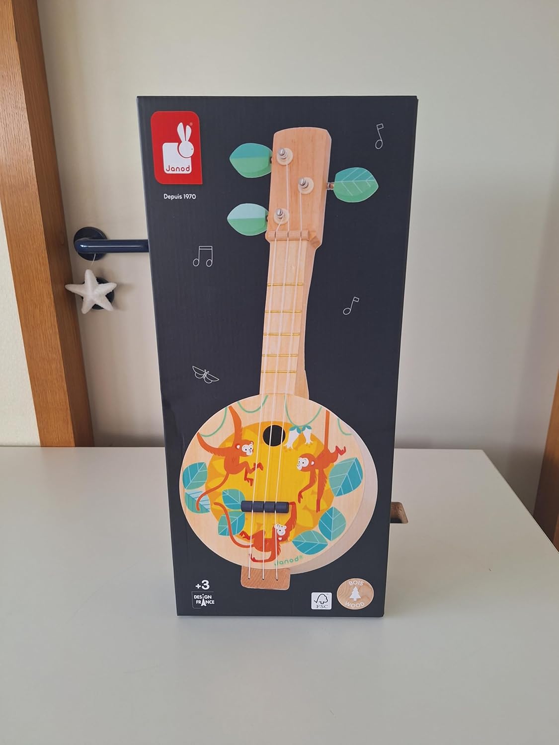 Janod - Banjo de madeira - Instrumento musical infantil - 3 cordas extras incluídas - Brinquedo de imitação musical - Guitarra banjo infantil - A partir de 3 anos - J07661