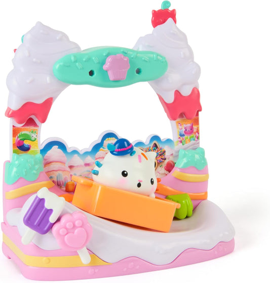 Gabby's Dollhouse: O Filme, Varanda Doce da Gatinha Cakey com Figura de Brinquedo e Acessórios para Casa de Bonecas, Brinquedos Infantis para Meninas e Meninos a partir de 3 Anos