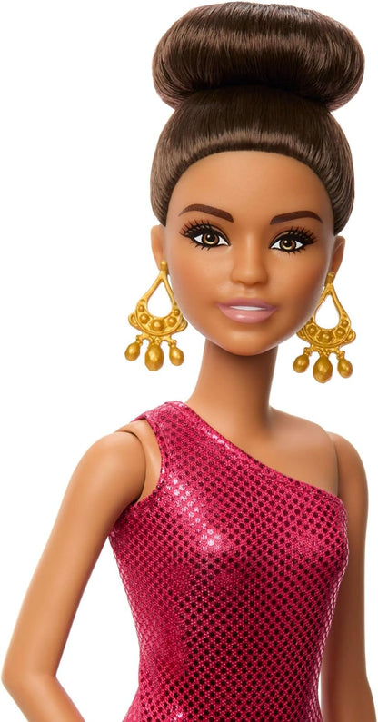 Barbie Boneca Dançarina de Salão com Vestido Vermelho com Babados, Sapatos de Dança, Cabelo Castanho Estilizado e Acessório de Troféu de Dança.
