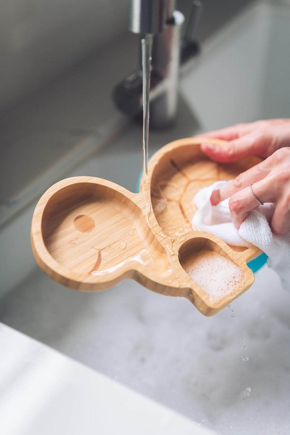 Juego de cuchara y plato de succión de bambú Moon and Moo Turtle para niños, niños pequeños y destete del bebé - No tóxico - Sin plástico - Permanece en su lugar - Plato de succión para bebé - Juego de destete para bebé (gris)