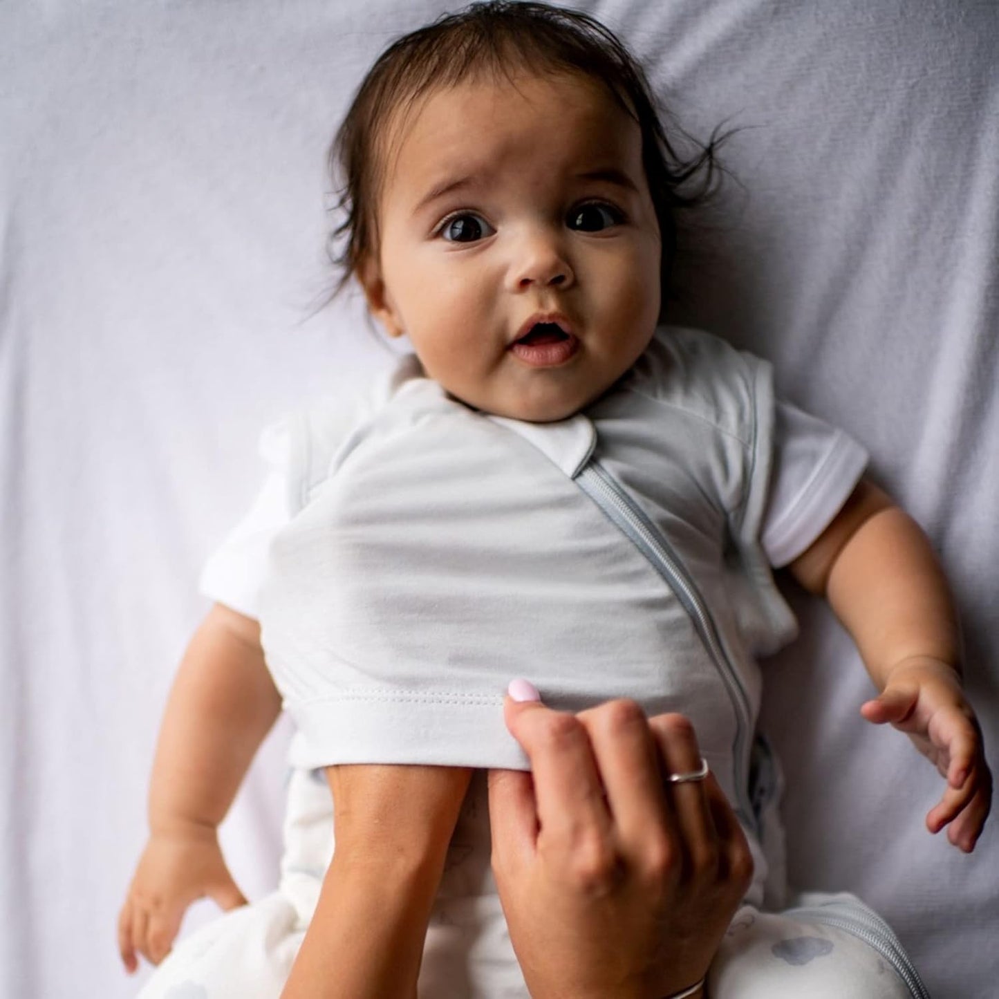 Tommee Tippee Saco de dormir para bebês para todas as estações, o Grobag original, desenvolvido com cientistas do sono, Dual-Tog, design saudável para o quadril, camisa macia rica em algodão e tecido de malha com infusão de aloe vera, 6-18m