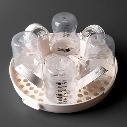 Tommee Tippee Esterilizador a vapor para micro-ondas para mamadeiras, chupetas, bombas de leite materno e acessórios de alimentação. Elimina vírus e 99,9% das bactérias nocivas. Ciclo de esterilização de 4 minutos.