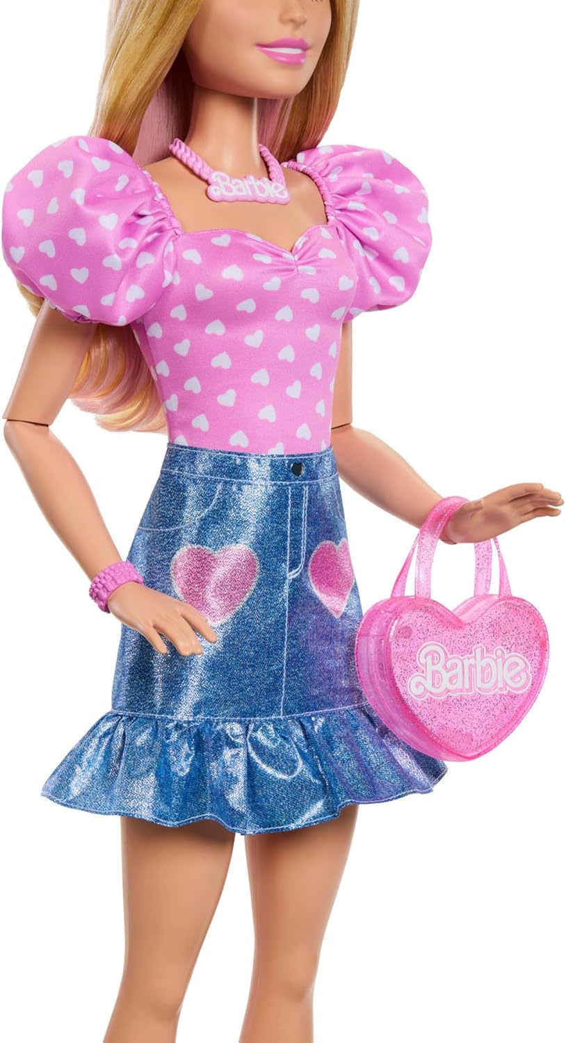 Barbie Fashion Doll Loira de 71 cm com Roupas Removíveis, Blusa Rosa, Saia Jeans, Botas de Cowboy, Colar e Bolsa como Acessórios, HYT84