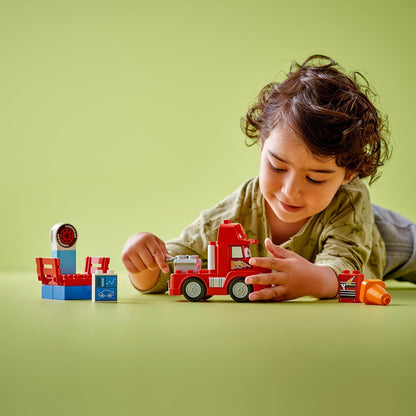 LEGO DUPLO Disney e Pixar’s Cars Mack at the Race Set, brinquedo de construção de caminhão para crianças, meninos e meninas com mais de 2 anos, Red Hauler edificável do filme, ideia de presente de aniversário 10417
