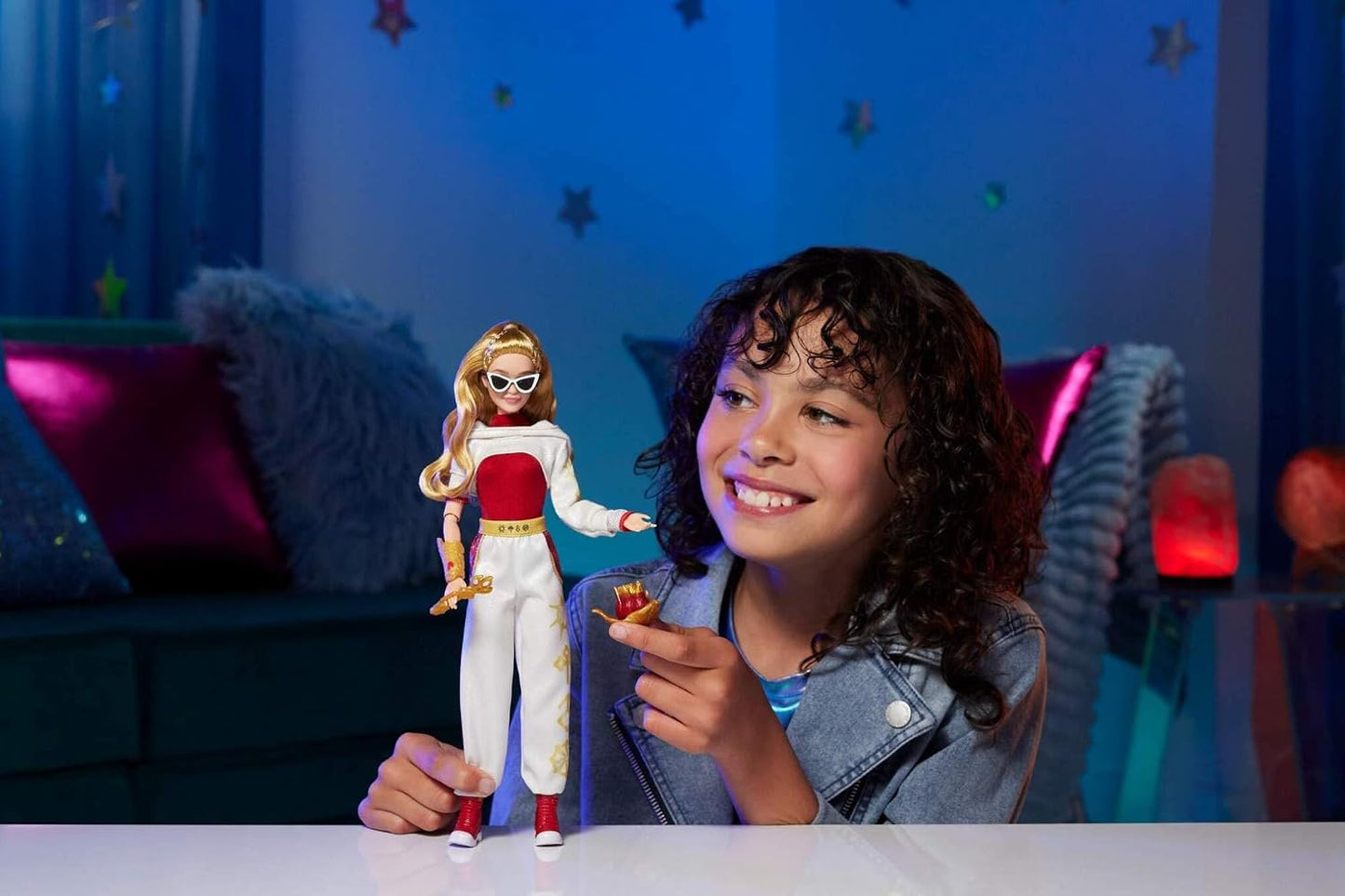 Mattel Boneca Disney Zombies 4: Dawn of the Vampires – Nova Bright, com Roupa Removível e 5 Acessórios, Inspirada no Filme, JFG33 | Boneca Articulada com Roupa Removível e 5 Acessórios (Incluindo Chave de Cristal Dourado), Inspirada no Filme da Disney