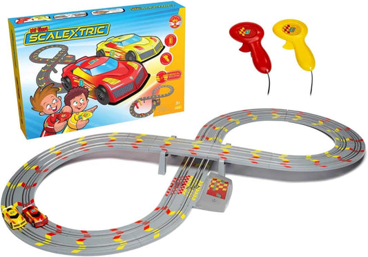 Scalextric My First - Juegos de carreras a batería - Pistas de carreras de autos tragamonedas para niños de 3 años en adelante, incluye 1 juego de pistas, 1 auto rojo, 1 auto amarillo, 1 base de batería, 2 controladores de límite de velocidad