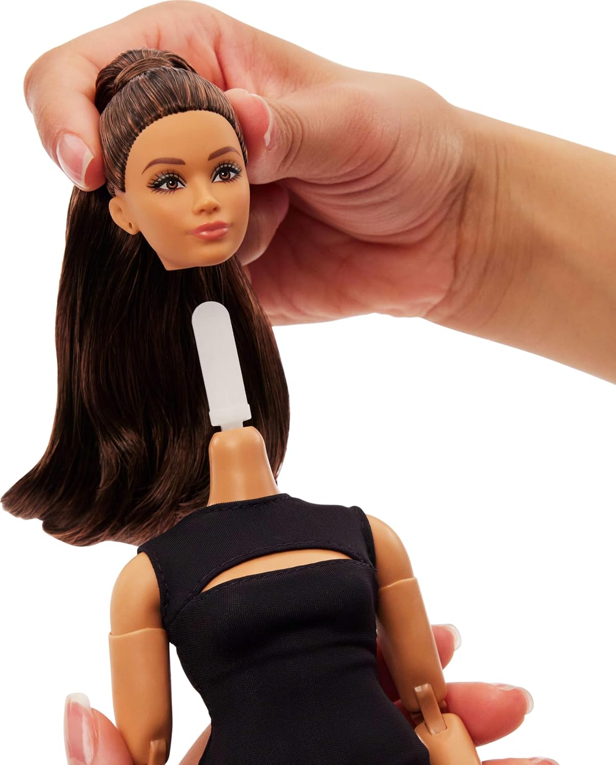 Barbie Mattel Basics Modelo 05 Boneca Colecionável com Cabelo Castanho, Mini Vestido Preto e Salto Alto, Roupas de Tamanho Único, Corpo Articulado e Curvilíneo e Cabeça de Boneca Intercambiável, JBH73