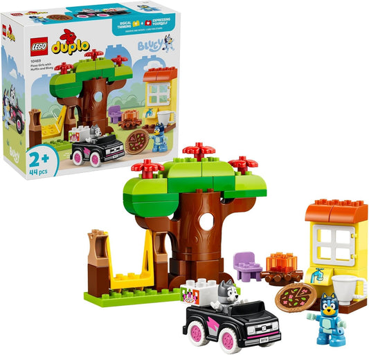 LEGO DUPLO Bluey Pizza Girls com Muffin e Bluey - Brinquedo Educativo para Desenvolvimento da Coordenação Motora em Crianças - Conjunto Montessori com Carro, 2 Figuras, Árvore e Balanço - Presente para Meninas e Meninos a partir de 2 Anos - 10469