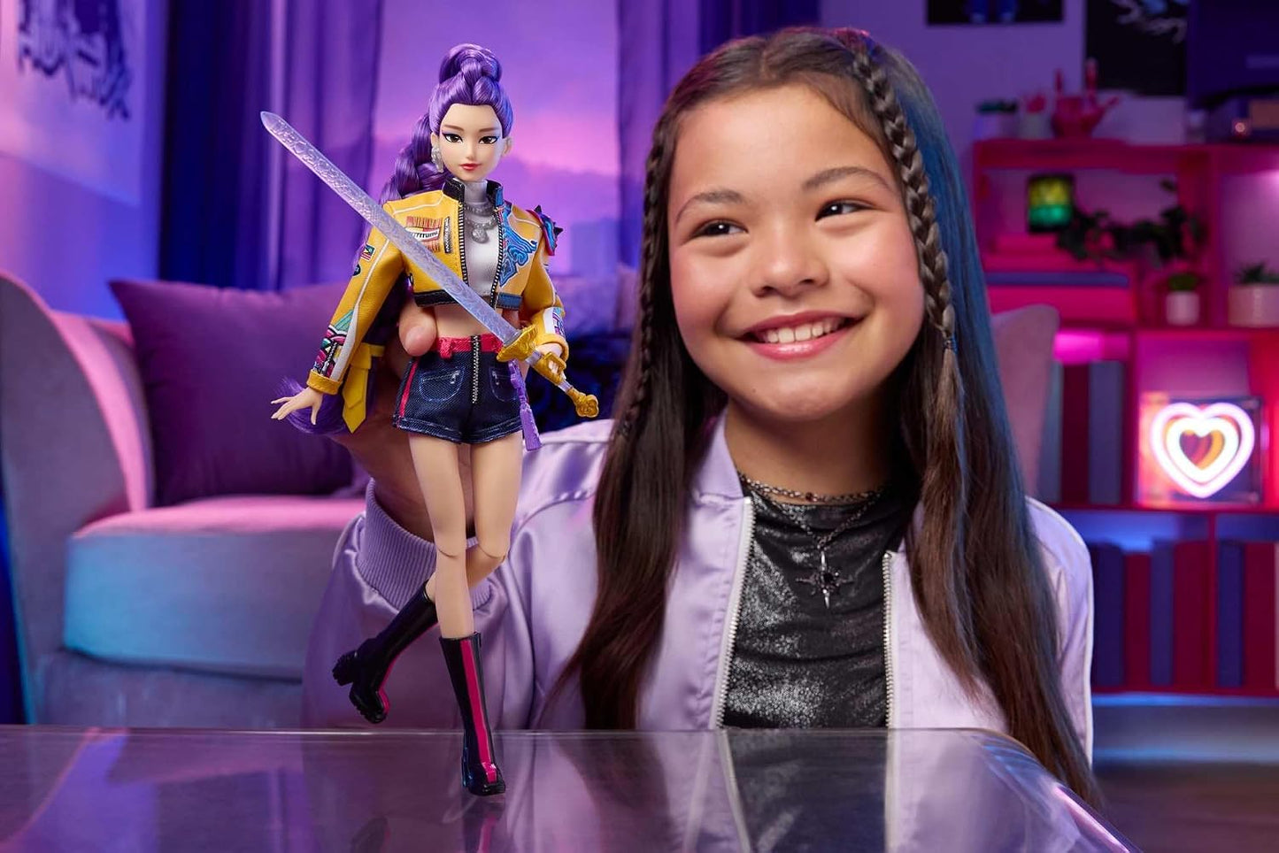 Mattel Boneca Fashion KPop Demon Hunters HUNTR/X Rumi | Com o visual da performance "How It’s Done" e acessório de espada, inspirada no filme, JRN35