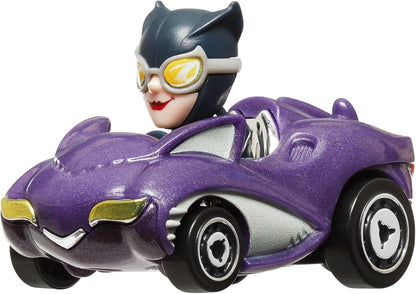 Hot Wheels RacerVerse, conjunto de 4 carrinhos de brinquedo em escala 1:64, otimizados para pistas Hot Wheels, com personagens da cultura pop como pilotos, HKD33
