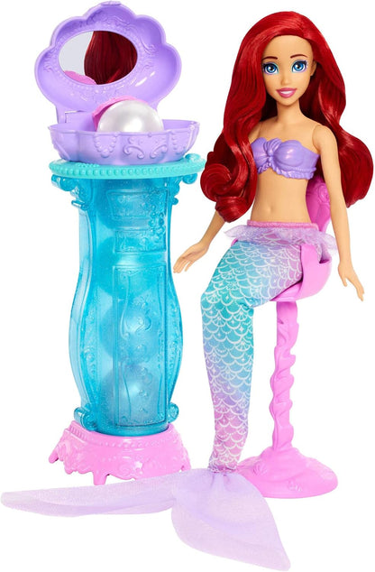 Mattel Boneca Disney Princesas Ariel (Sereia) e Penteadeira Surpresa | O conjunto inclui boneca Ariel articulada com cauda removível, penteadeira com cadeira, 5 pérolas "pop-up" reutilizáveis e 5 acessórios – JBF86