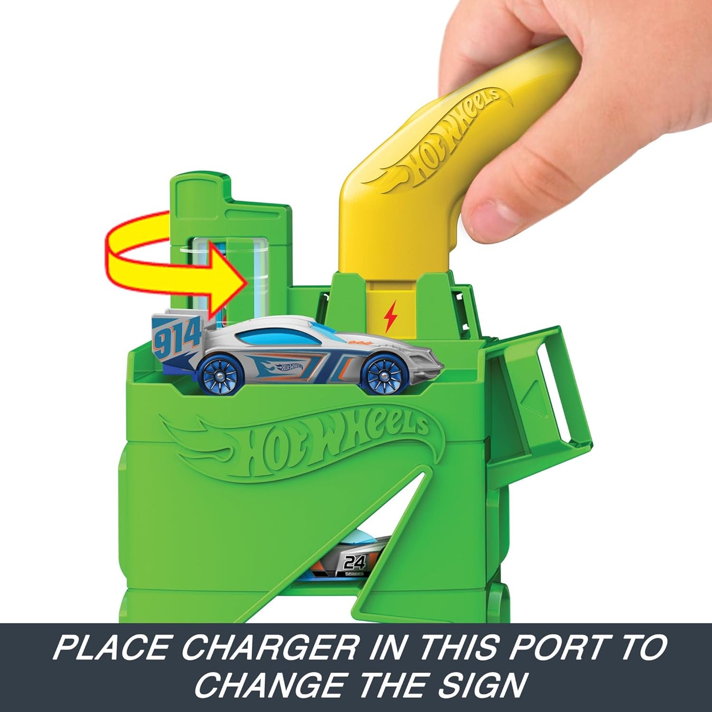 Hot Wheels Let's Race Netflix - Playset City Super Recharge Fuel Station com carregadores EV e carro de brinquedo em escala 1:64, HTN79