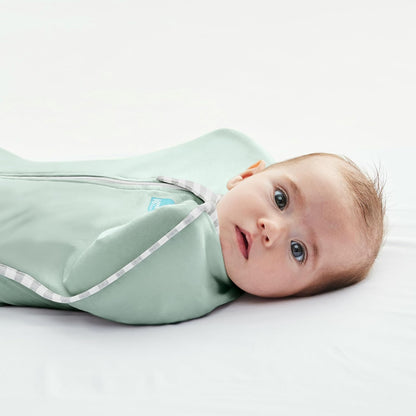 Love To Dream™ Swaddle UP™, Recém-nascido 2,2–3,8 kg – Verde Oliva | Ajuste perfeito, promove uma rotina de sono saudável | 0,2 Tog Ideal para primavera e verão (24–27 °C) | Algodão lavável à máquina com zíper duplo