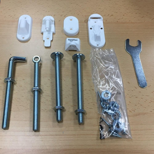 Gama BabyDan de kits de accesorios de repuesto para puertas de escaleras (Kit de accesorios de madera BabyDan No Trip)