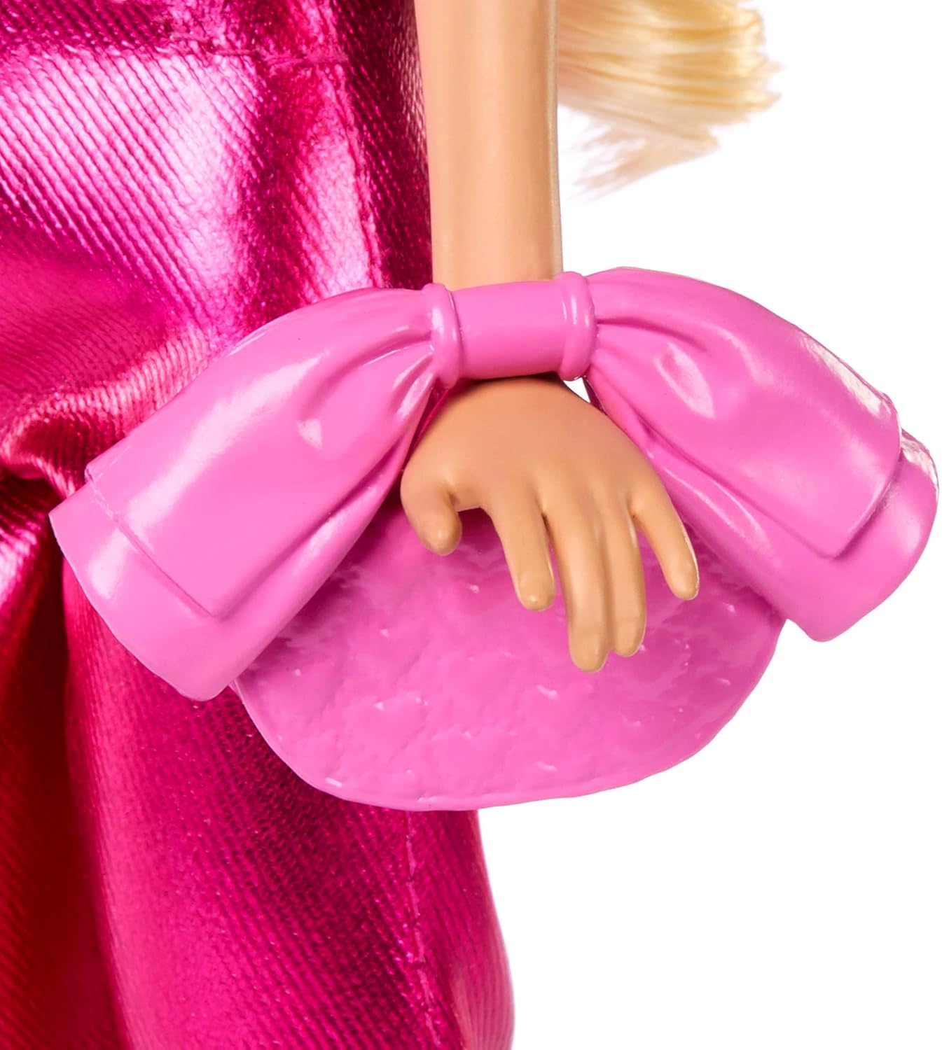 Barbie Deluxe Style Boneca nº 5 em Roupa Rosa Metálica, Cabelo Loiro, Top Corset Brilhante e Calça Brilhante com Acessórios como Colar de Rosas e Bolsa, JFP40